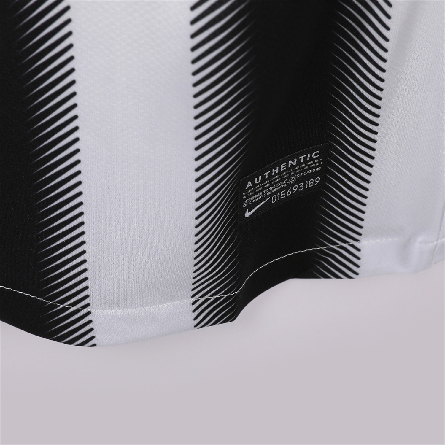 foot-Retro Juventus 2011-12 Home Jersey