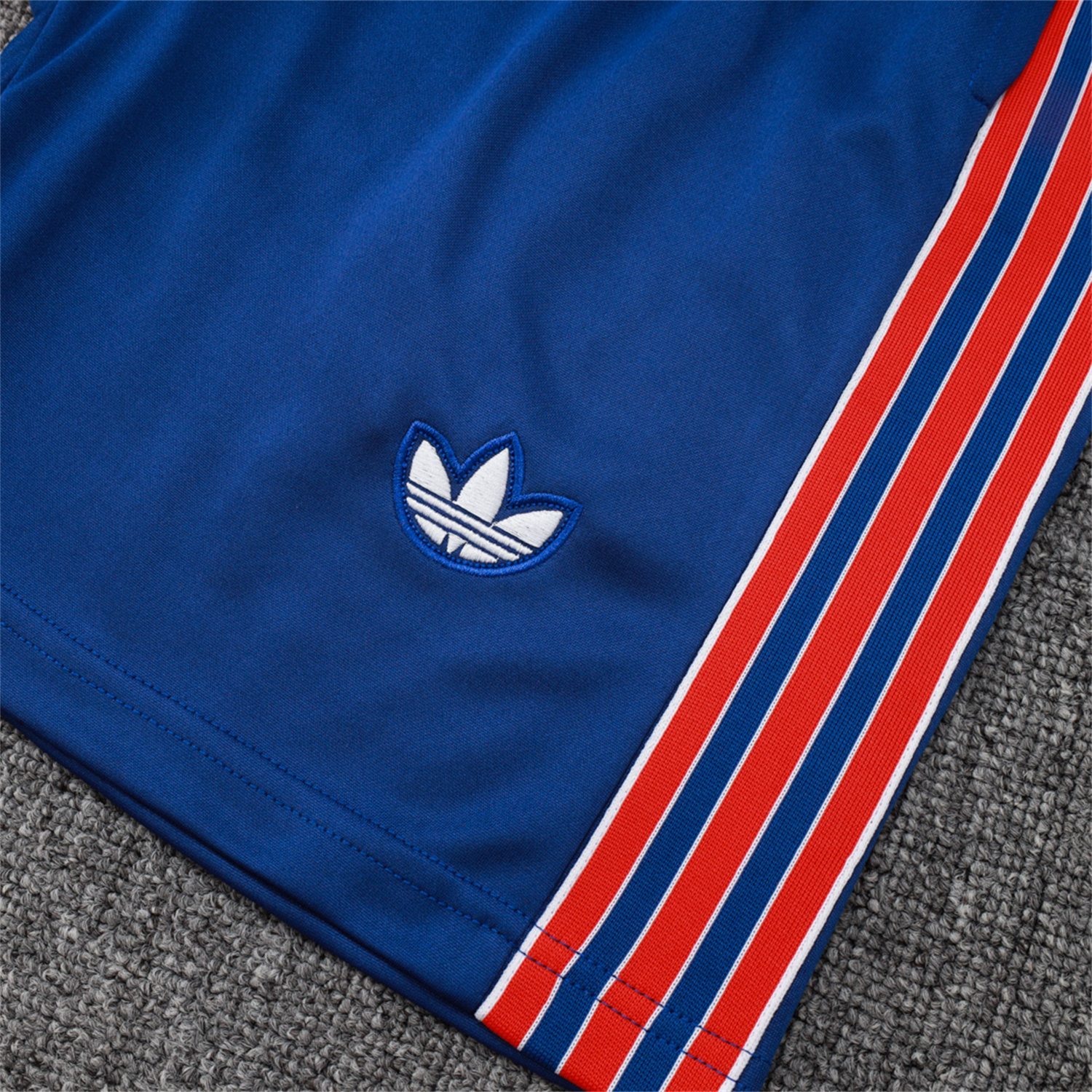 foot-Arsenal 25-26 Throwback Trefoil Vest Training Set - Royal Blue Vest and Shorts