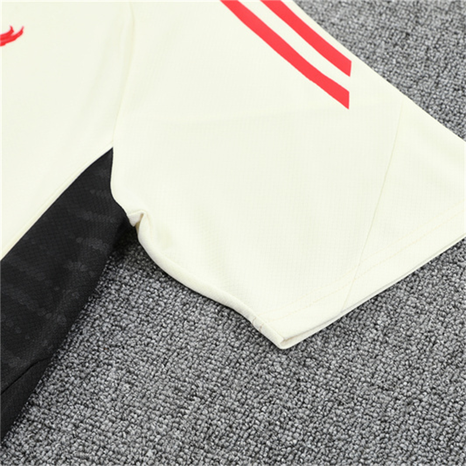 foot-Liver.pool 25-26 Short-Sleeve Training Set Off White Top & Black Shorts