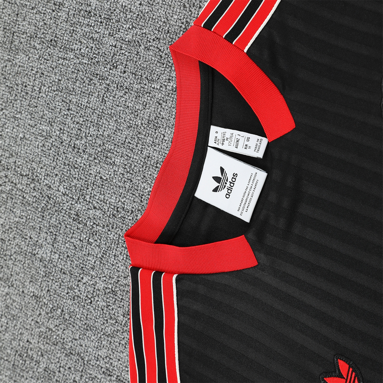 foot-Manchester United 25-26 Short-Sleeve Training Set - Red Lines Black Top & Black Shorts