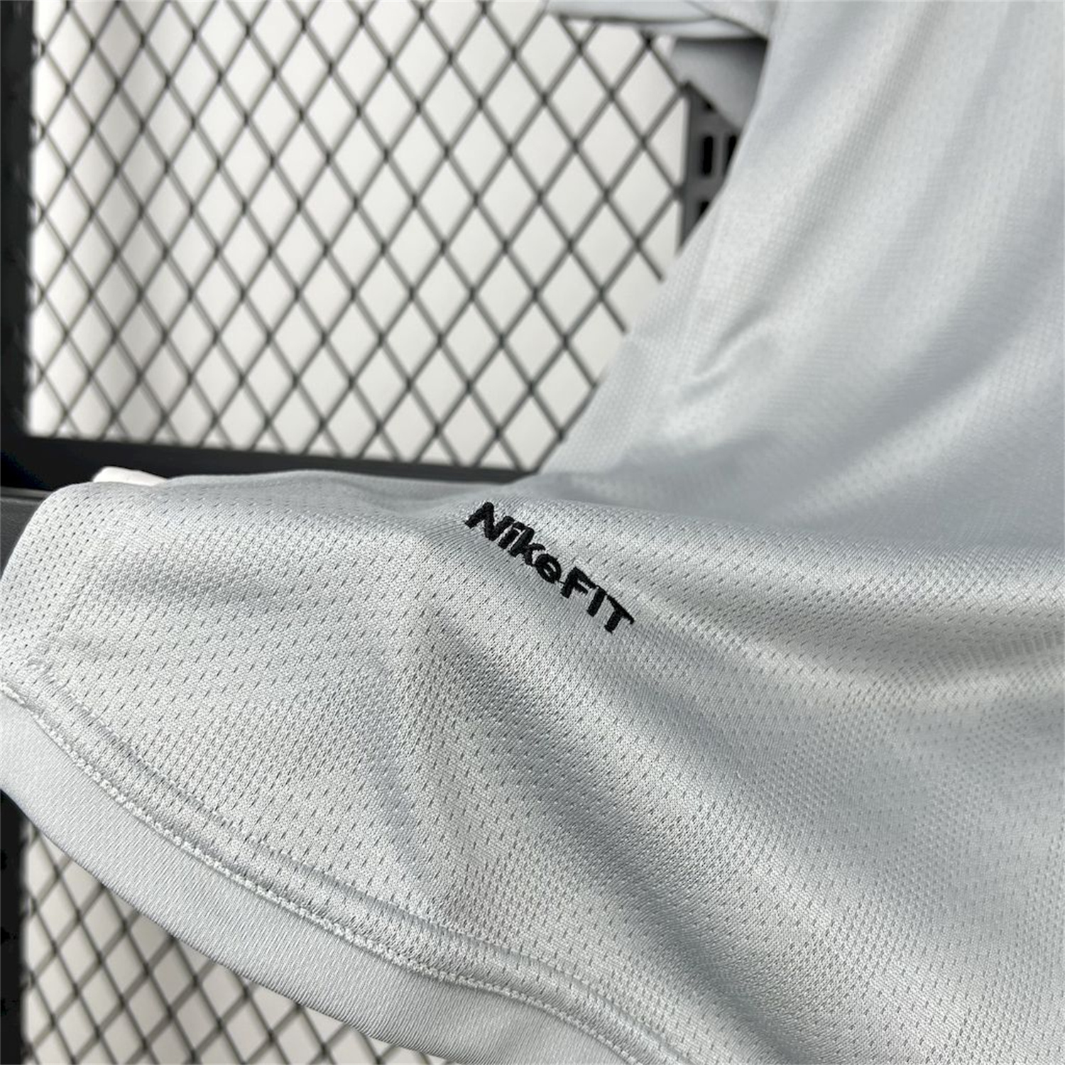 foot-Retro Manchester United 2007-08 Grey Goalkeeper Jersey