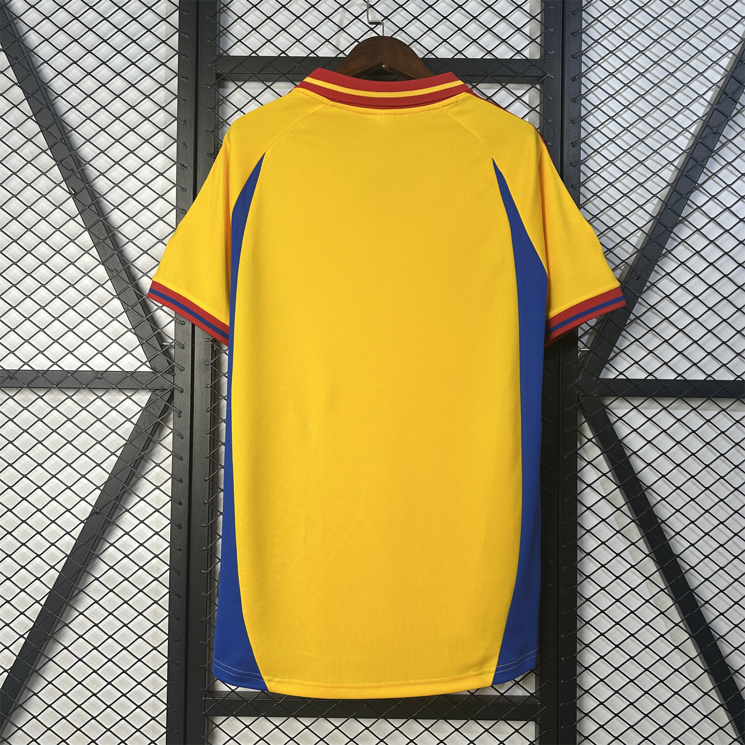 foot-Retro Romania 2000 Home Jersey