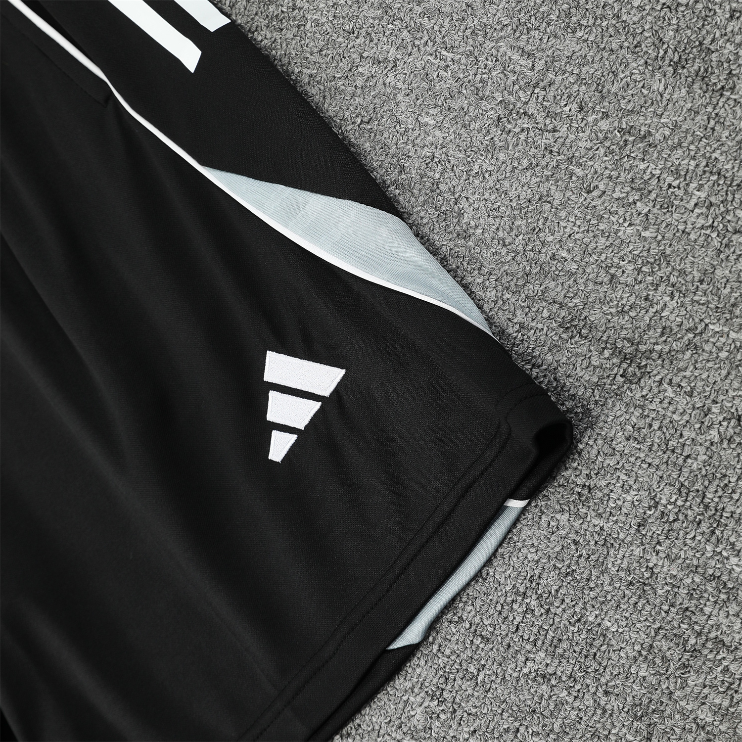 foot-Real Madrid 25-26 Vest Training Set - Blue Purple Curve Pattern Vest & Black Shorts