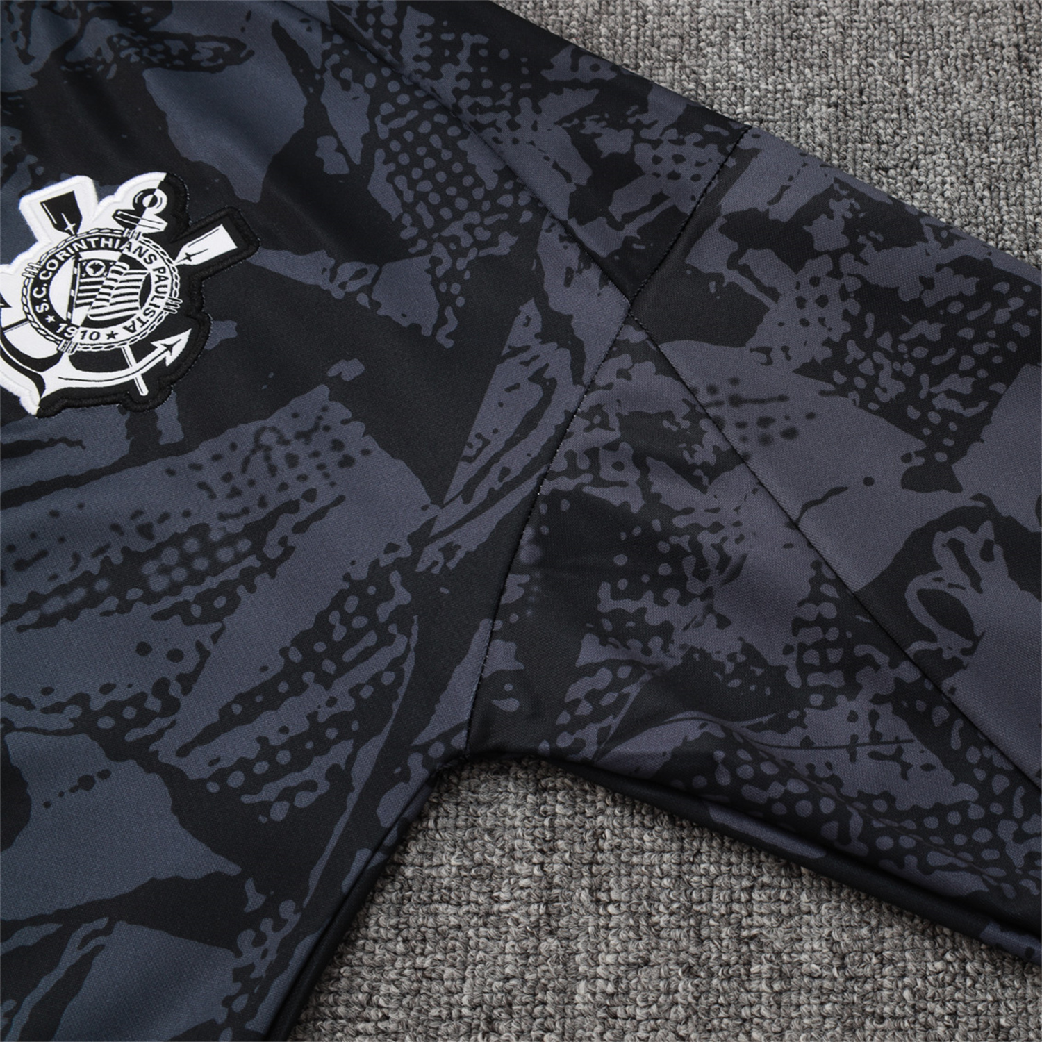 foot-Corinthians 25-26 Jacket Training Tracksuit - Black and Gray Pattern Jackets & Black Pants