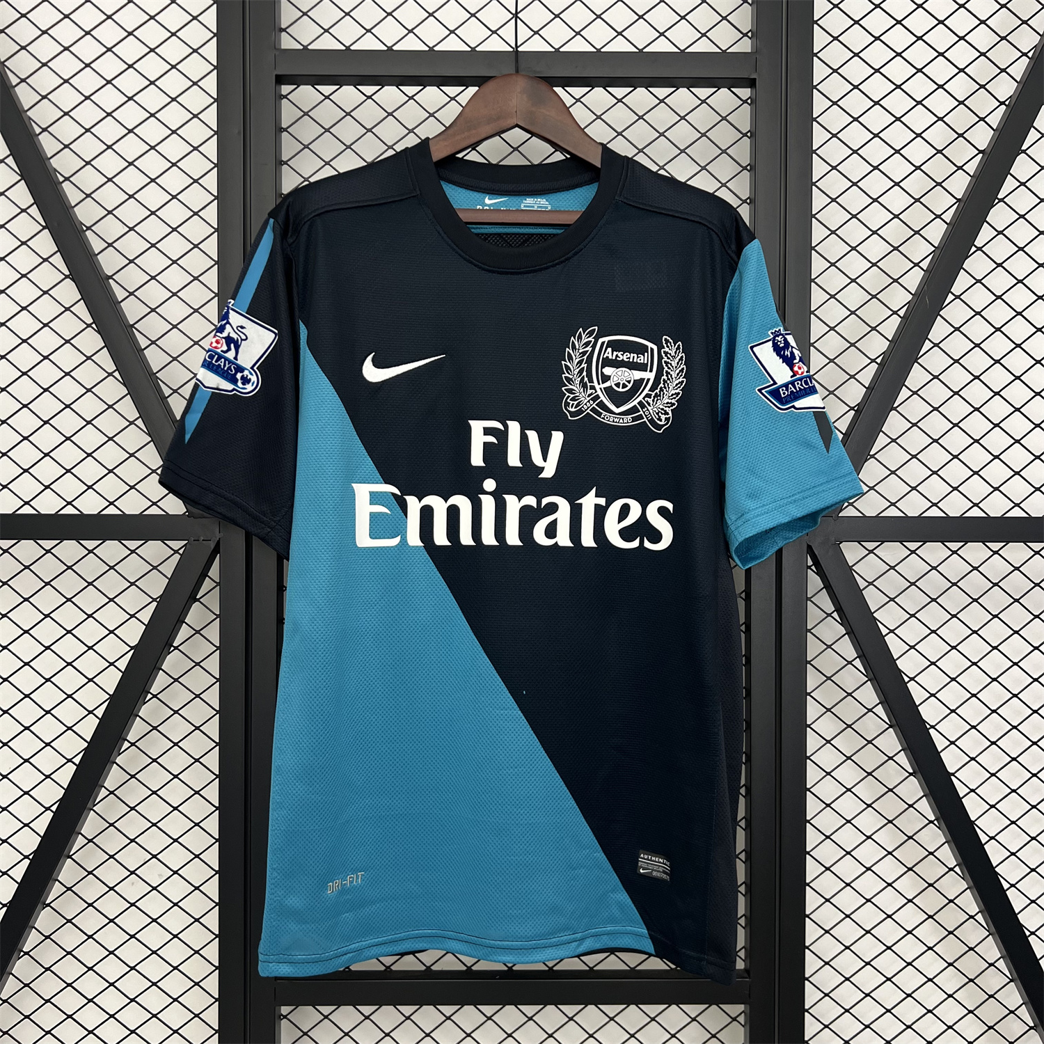 foot-Retro Arsenal 2011-12 Away Jersey