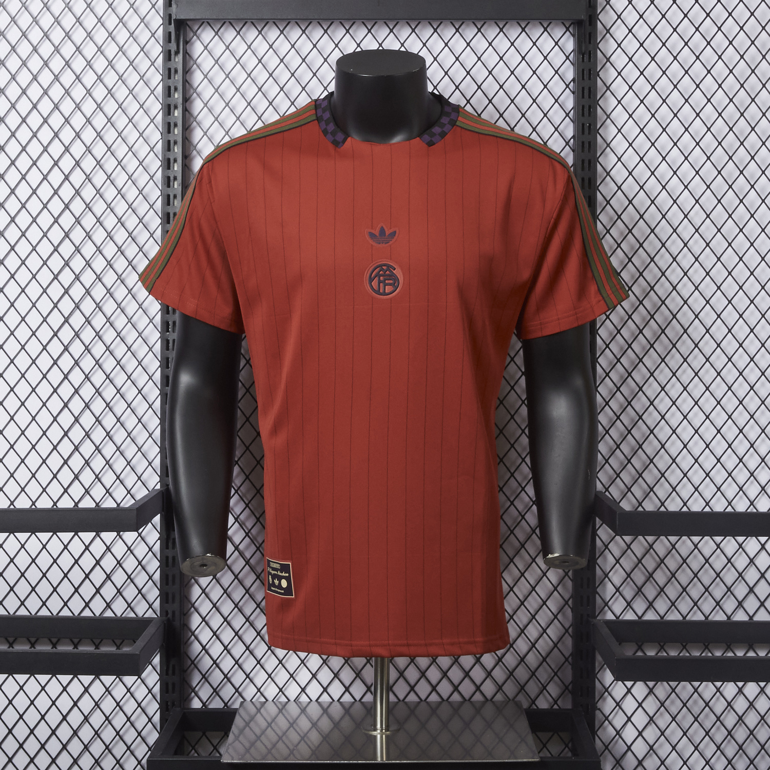 Unitedfootballkit.com | Bayern Munich 25-26 Trefoil Red Travel Jersey - Player Version -Customize Name, Number and Patch | Worldwide Shipping