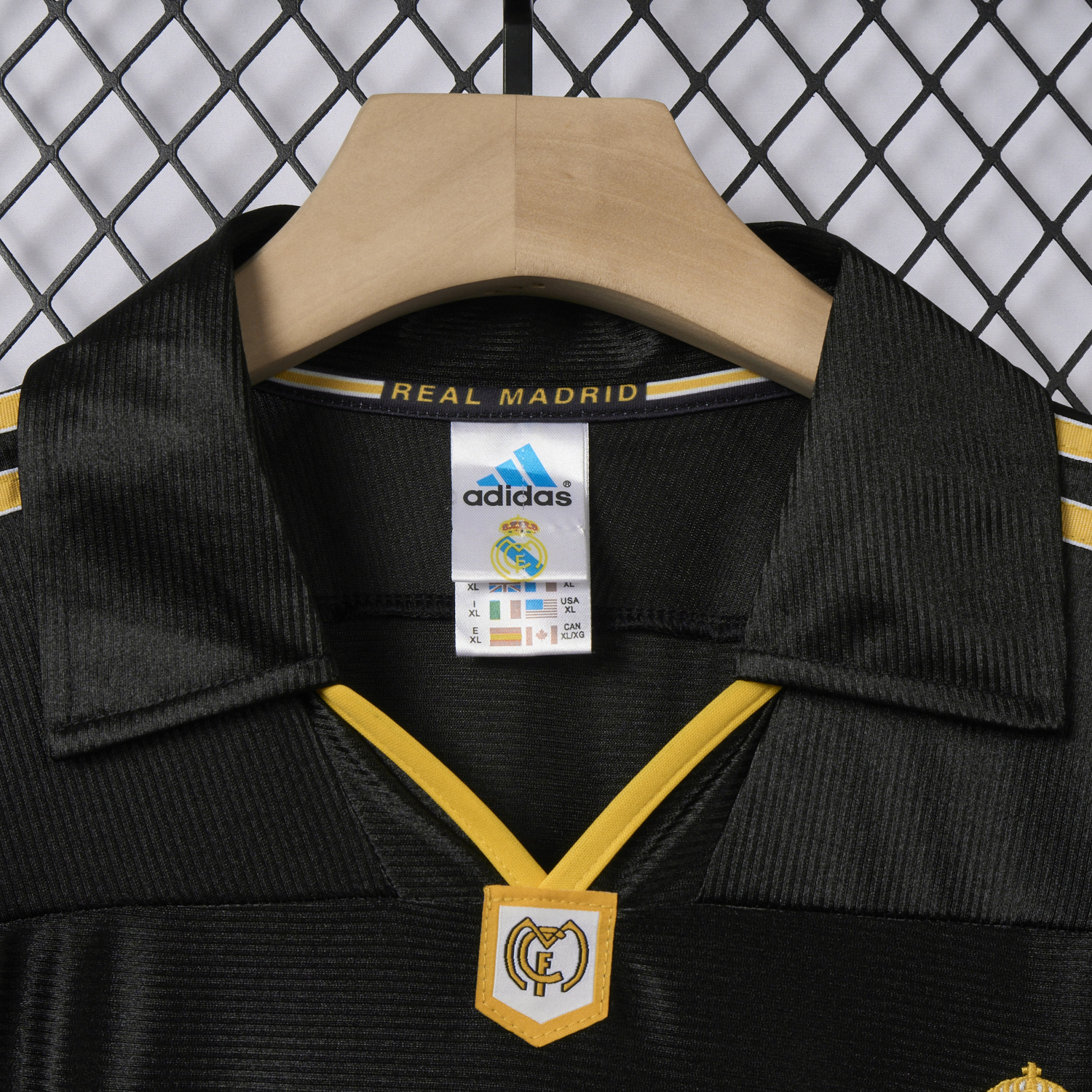 foot-Retro Real Madrid 1999-01 Away Jersey