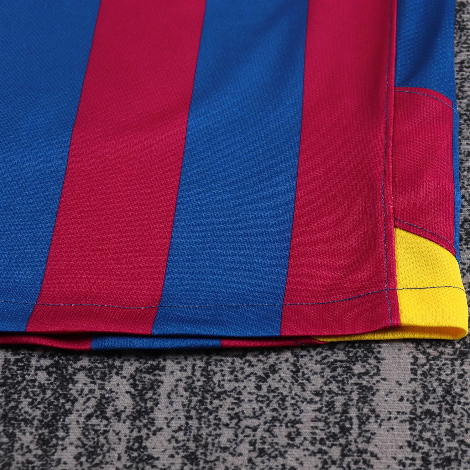 GlobeJersey-Retro Barcelona 2005-06 Home Stadium Kids Kit - Champions League Version