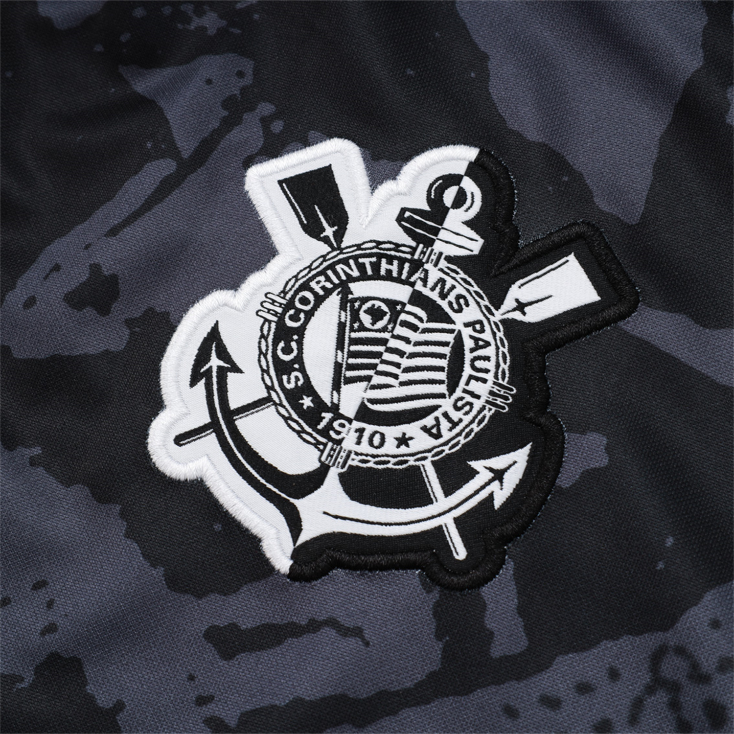 foot-Corinthians 25-26 Jacket Training Tracksuit - Black and Gray Pattern Jackets & Black Pants