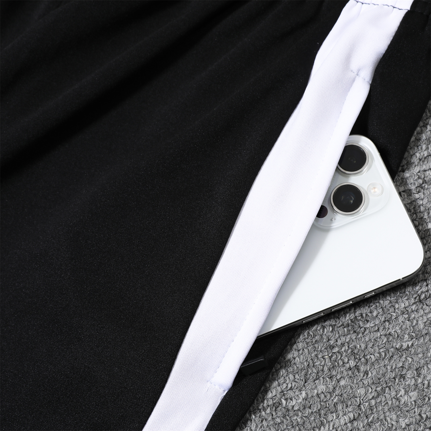 foot-Manchester United 25-26 POLO Short-Sleeve Training Set - Black Top and Pants with White Stripes