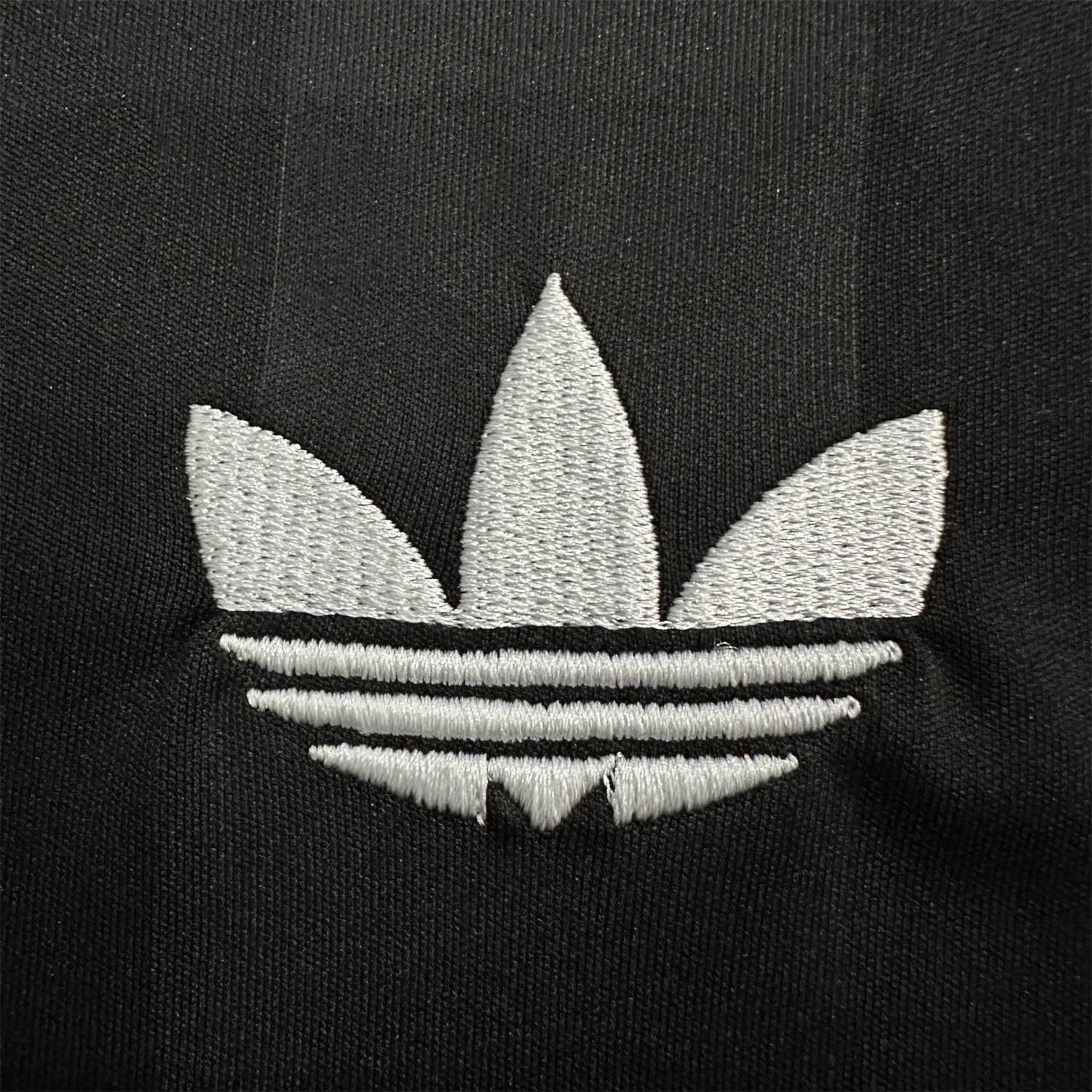 foot-Liver.pool 25-26 Black Trefoil Goalkeeper Jersey - Fans Version