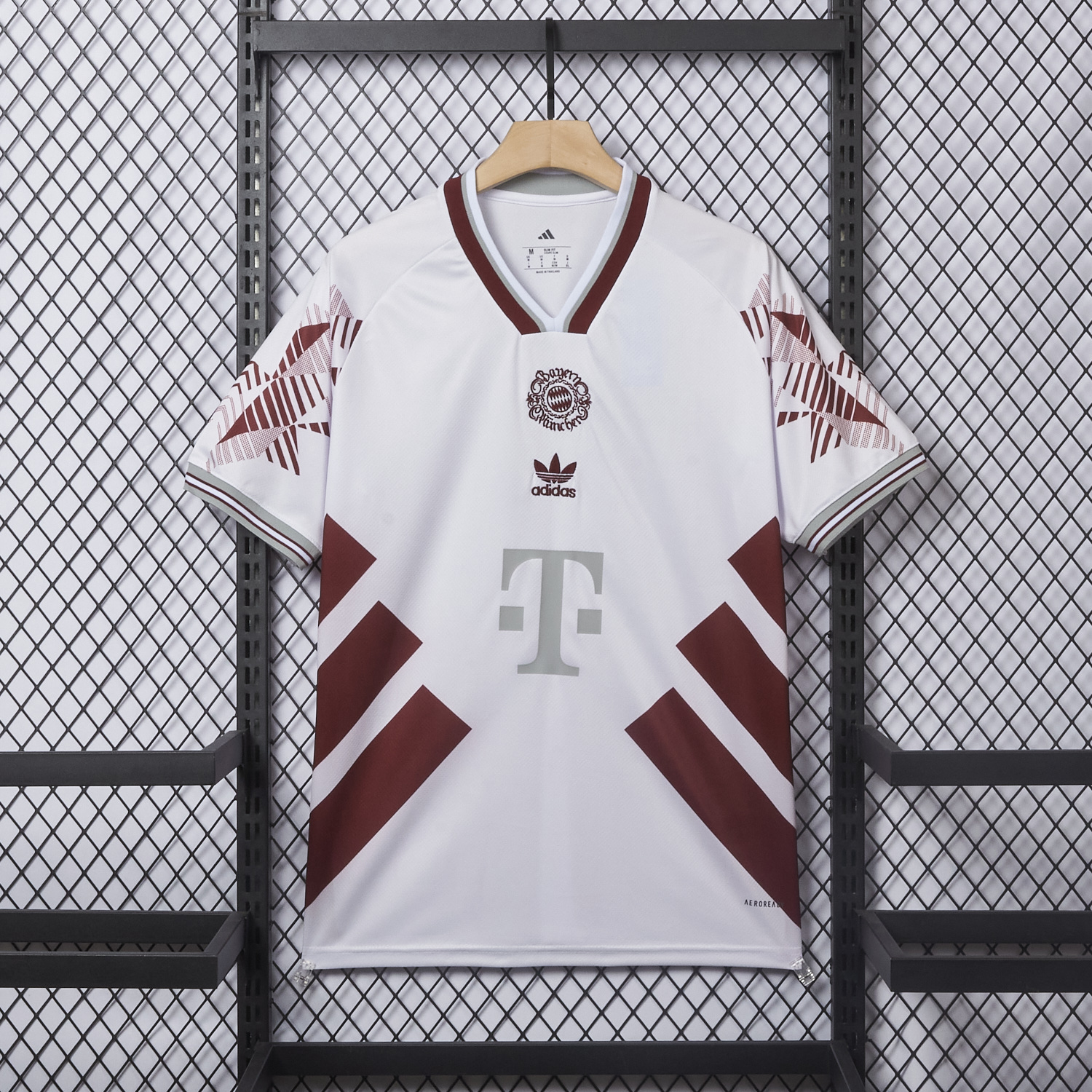 foot-Bayern Munich 25-26 Throwback Trefoil Red Stripe White Special Jersey - Fans Version