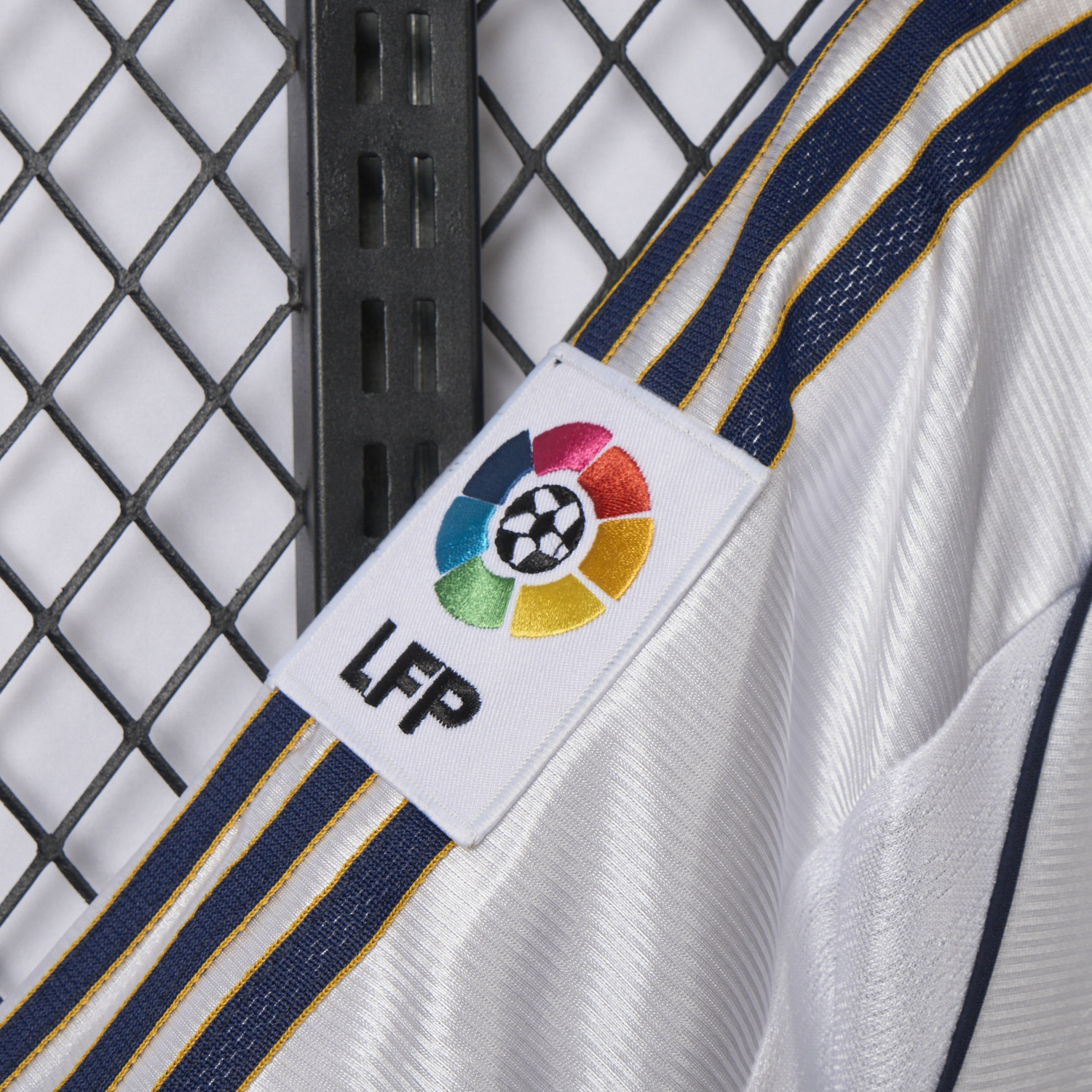 foot-Retro Real Madrid 1998-00 Home Stadium Jersey