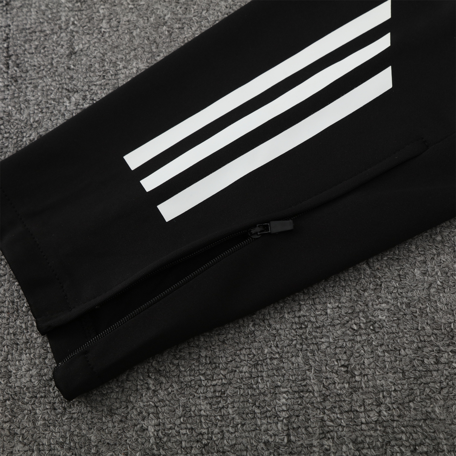 foot-Real Madrid 25-26 Traning Hoodie Set - Triangular Spots White Hoodie With Black Pants