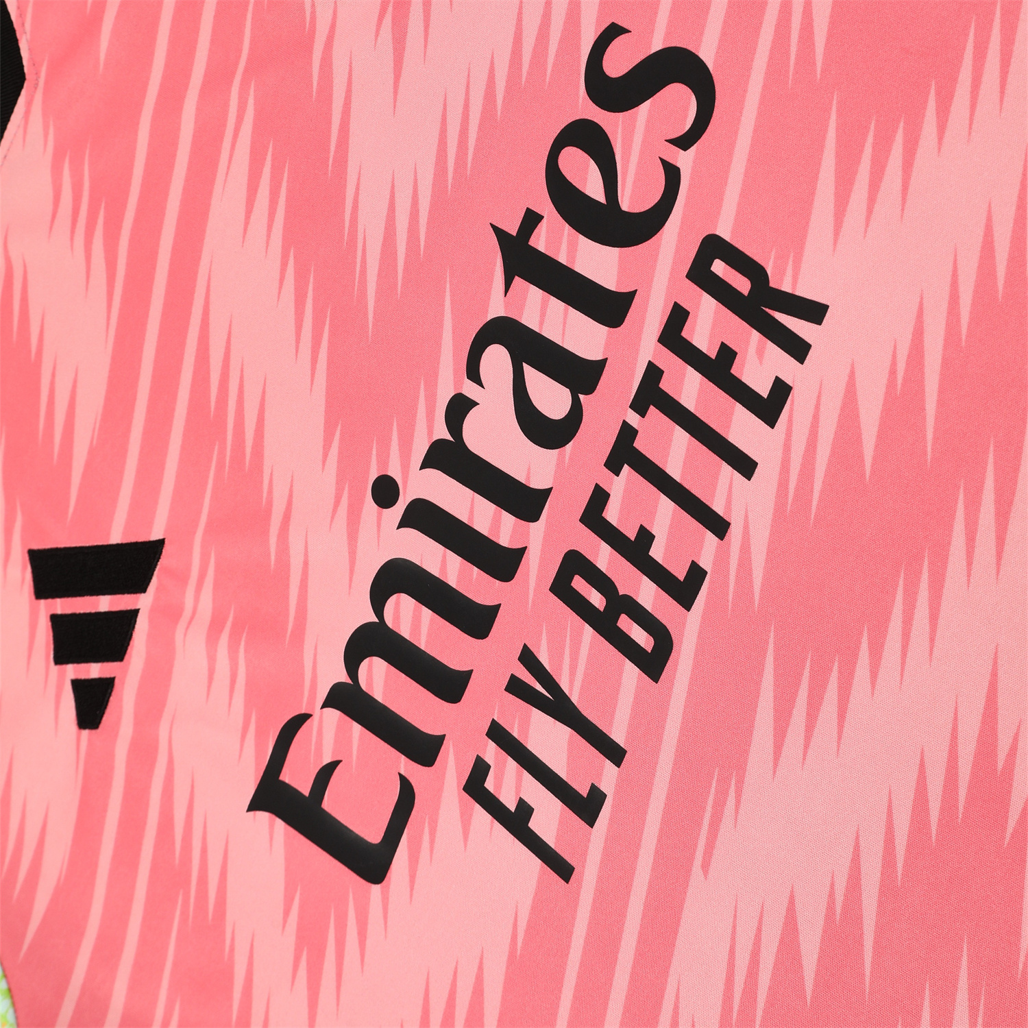 foot-Real Madrid 25-26 Short-Sleeve Training Set - Pink Arrow Pattern Top & Black Shorts