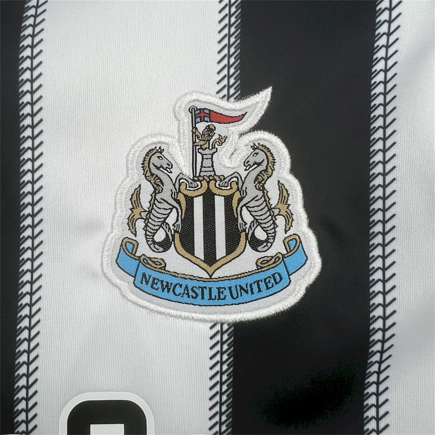 foot-Newcastle United 25-26 Home Kids Kit