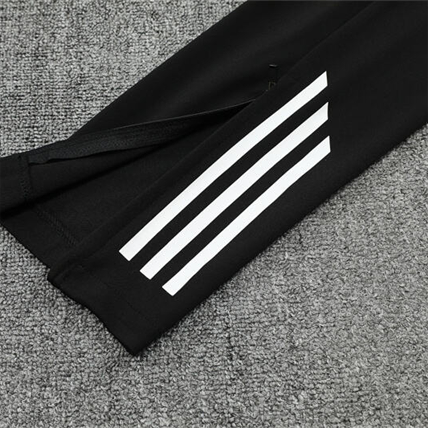 foot-Manchester United 25-26 Long Sleeve Training Set - White Top & Black Pants