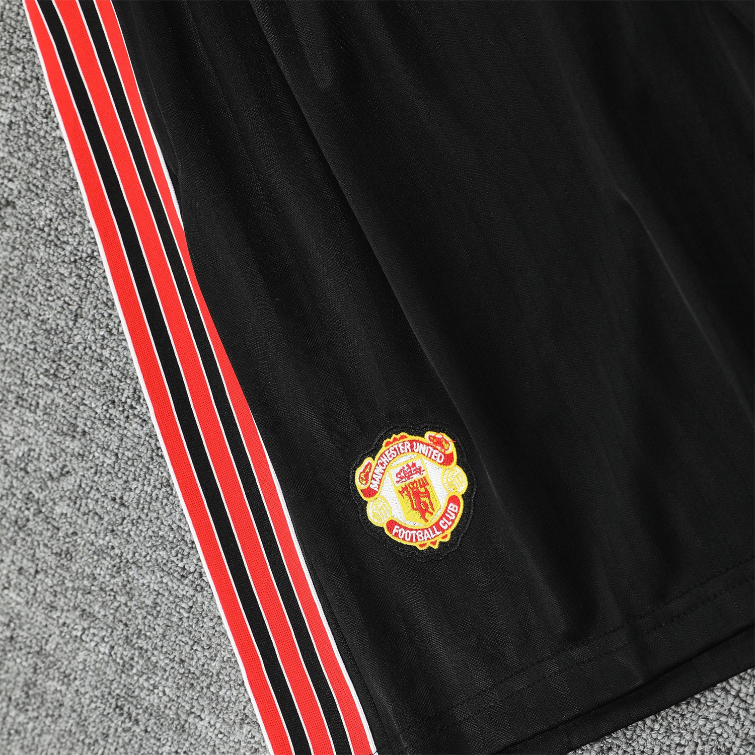foot-Manchester United 25-26 Short-Sleeve Training Set - Red Lines Black Top & Black Shorts