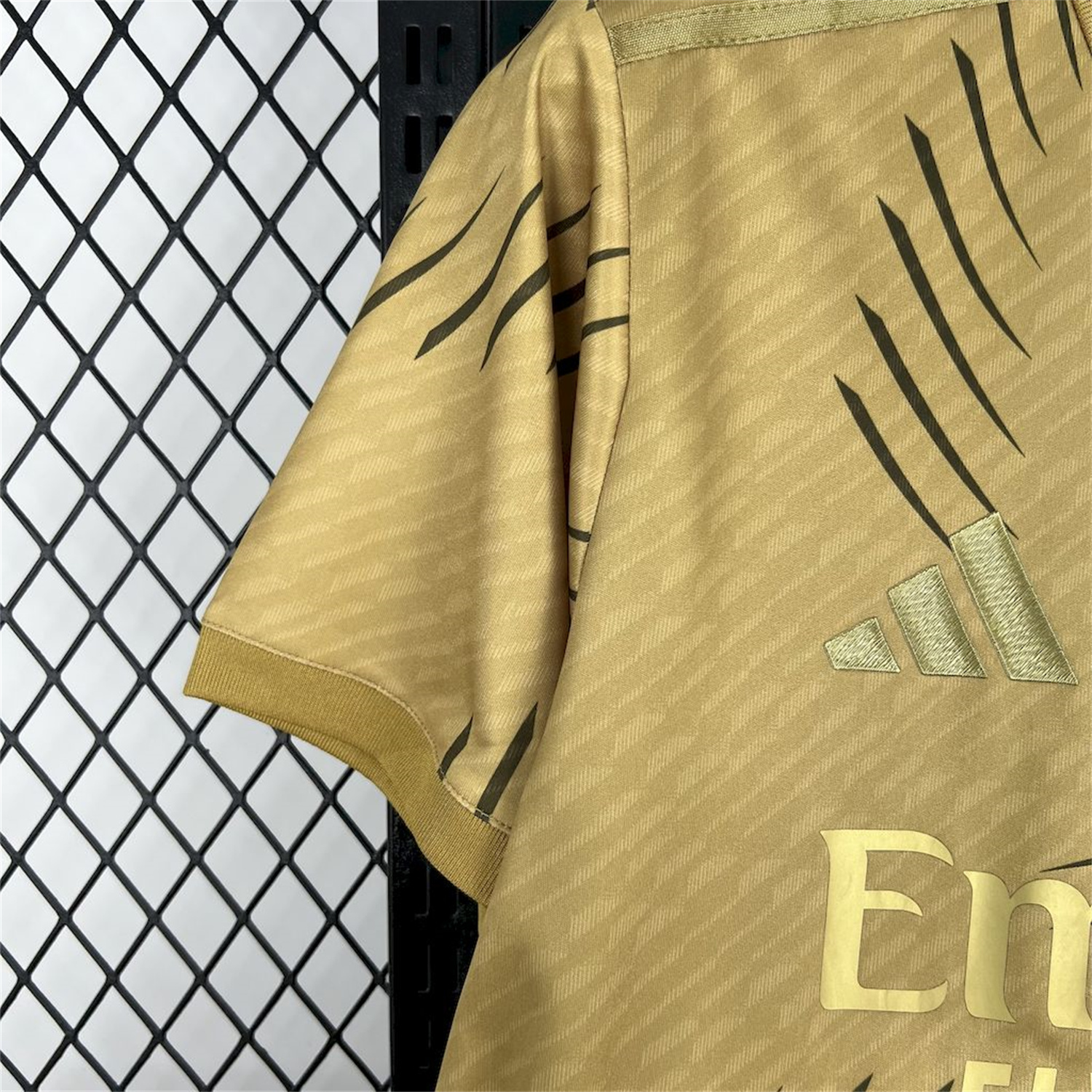 foot-Real Madrid 25-26 Gold Swirl Training Jersey - Fans Version