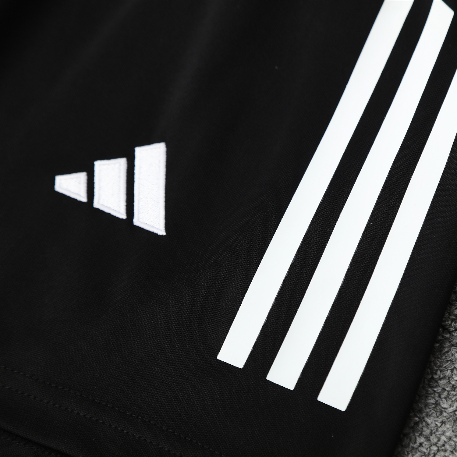 foot-Real Madrid 25-26 Vest Training Set - Blue Black Dragon Vest & Black-White Shorts