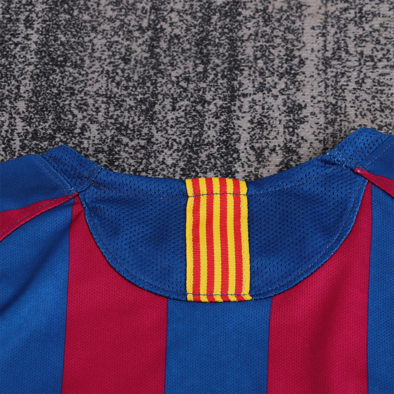 GlobeJersey-Retro Barcelona 2005-06 Home Stadium Kids Kit - Champions League Version