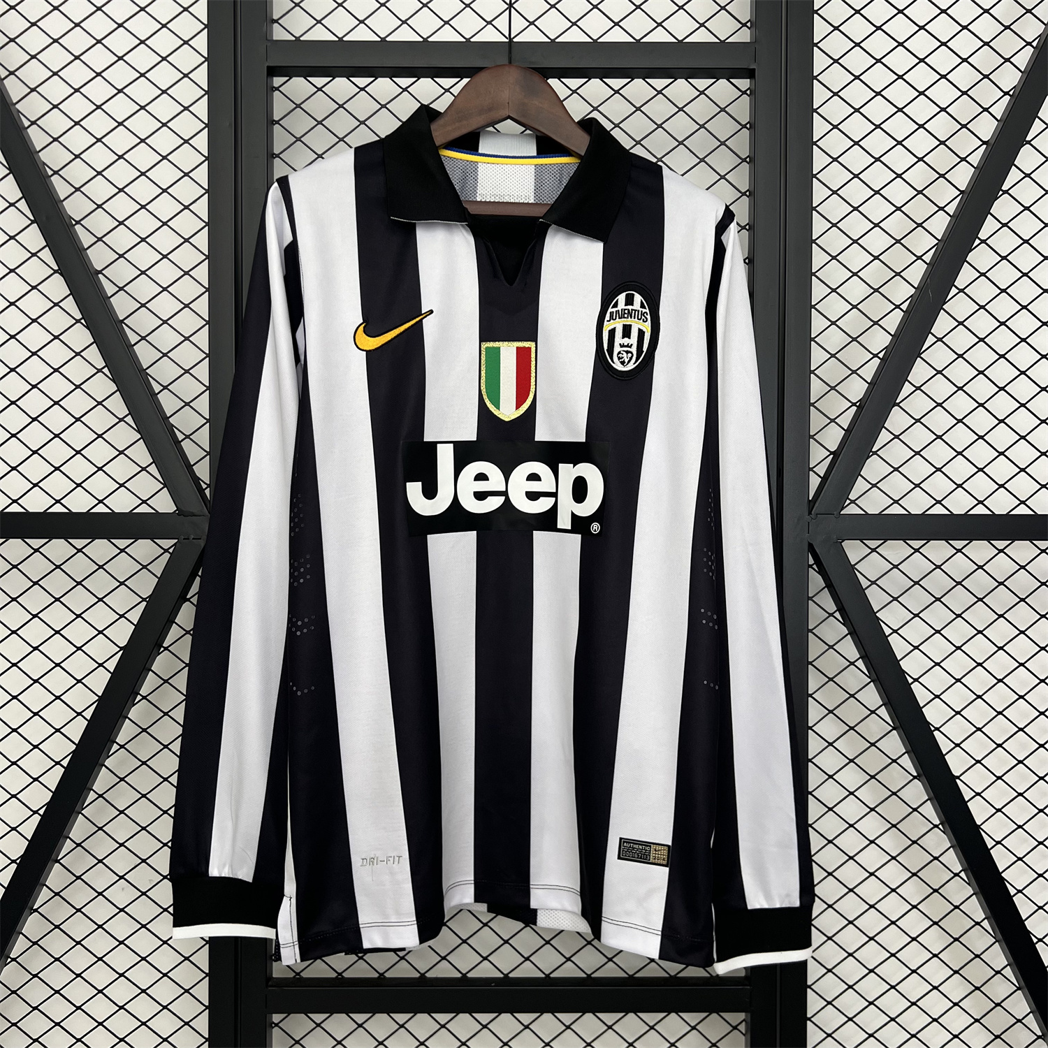 foot-Retro Juventus 2014-15 Home Long Sleeves Jersey