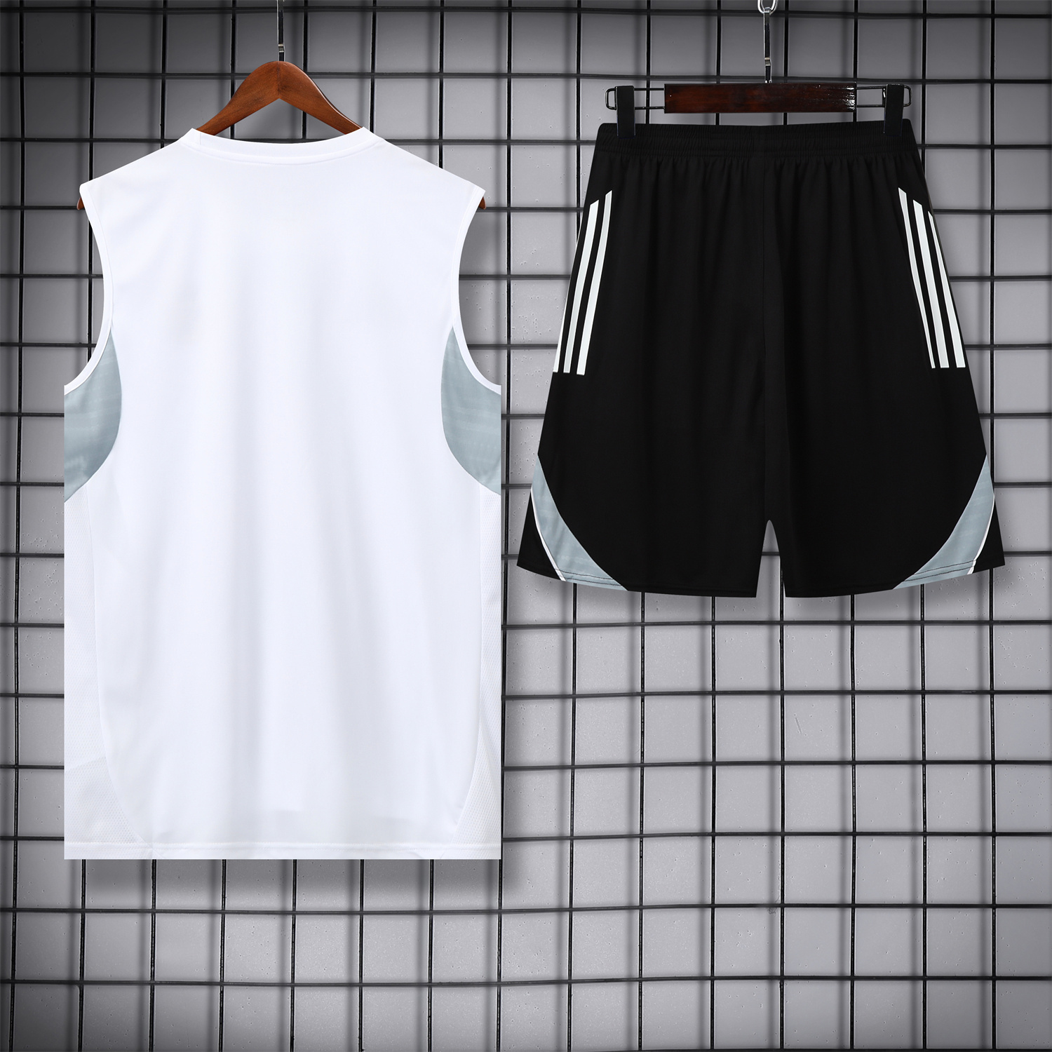 foot-Real Madrid 25-26 Vest Training Set - Grey And White Vest & Black Shorts