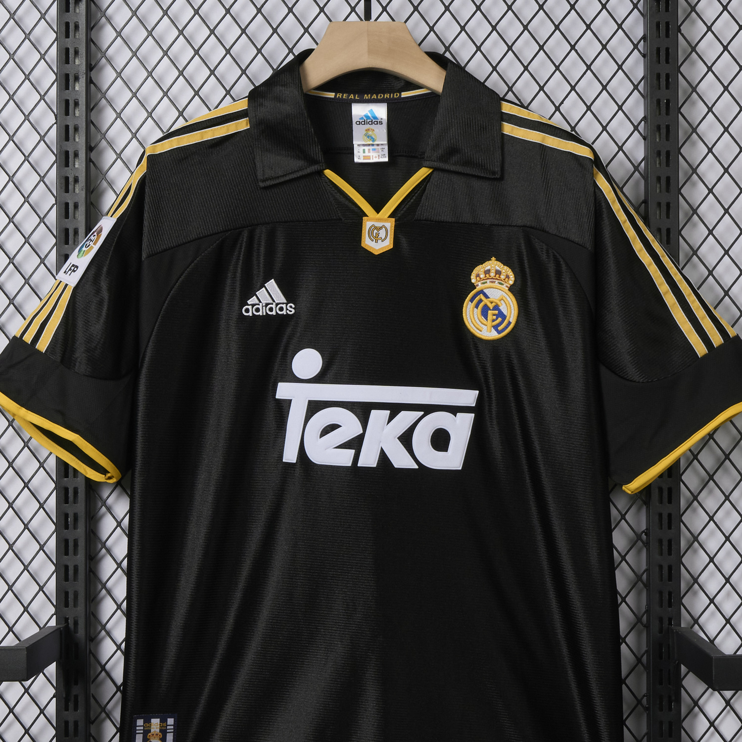 foot-Retro Real Madrid 1999-01 Away Jersey