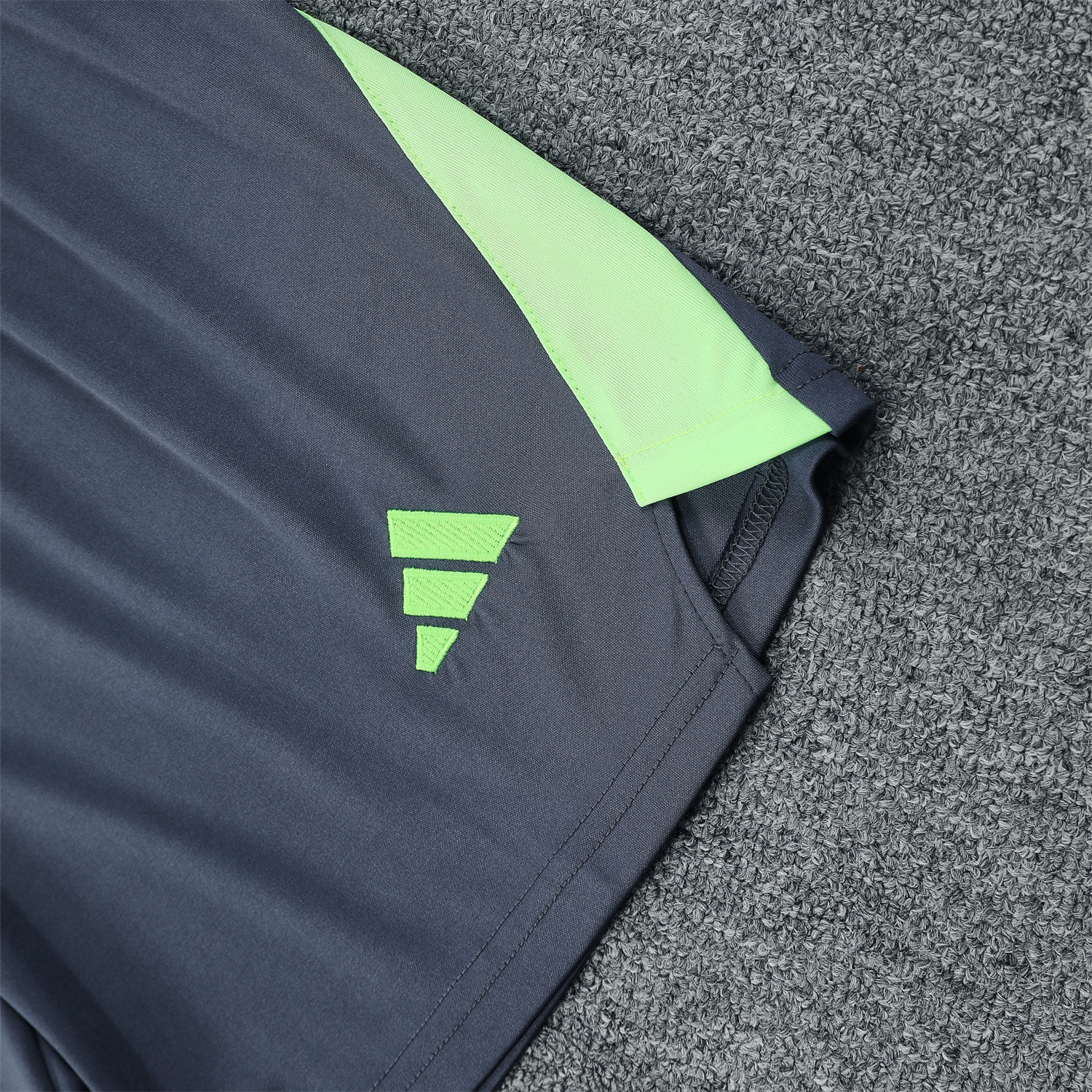 Unitedfootballkit.com | Real Madrid 25-26 Long-Sleeve Training Set - Deep Gray Top & Gray Shorts -Customize Name, Number and Patch | Worldwide Shipping