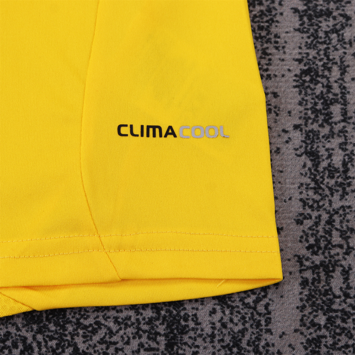 GlobeJersey-Retro Real Madrid 2011-12 Yellow Goalkeeper Kids Kit