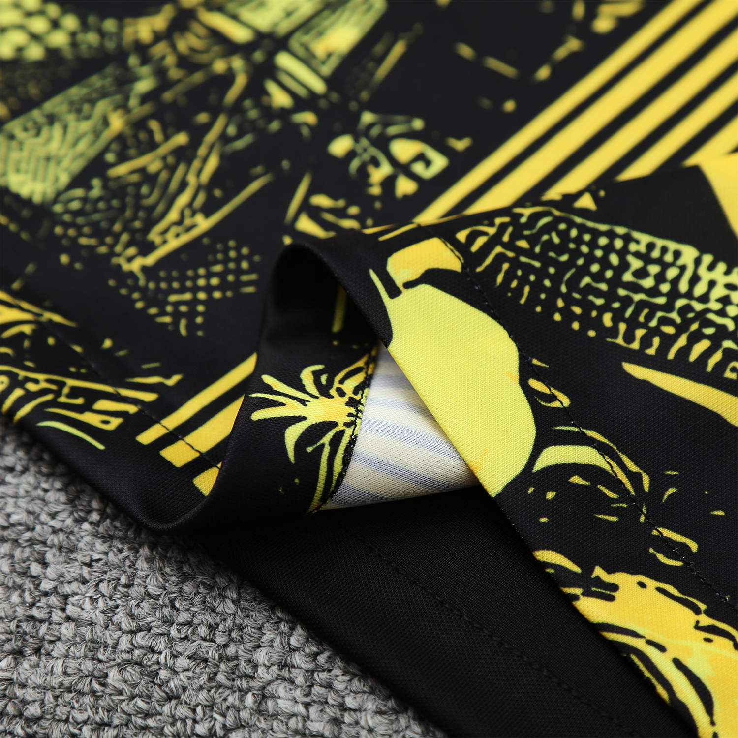 foot-Brazil 25-26 Yellow Jesus Statue Short-Sleeve Training Set - Yellow Top & Black Shorts