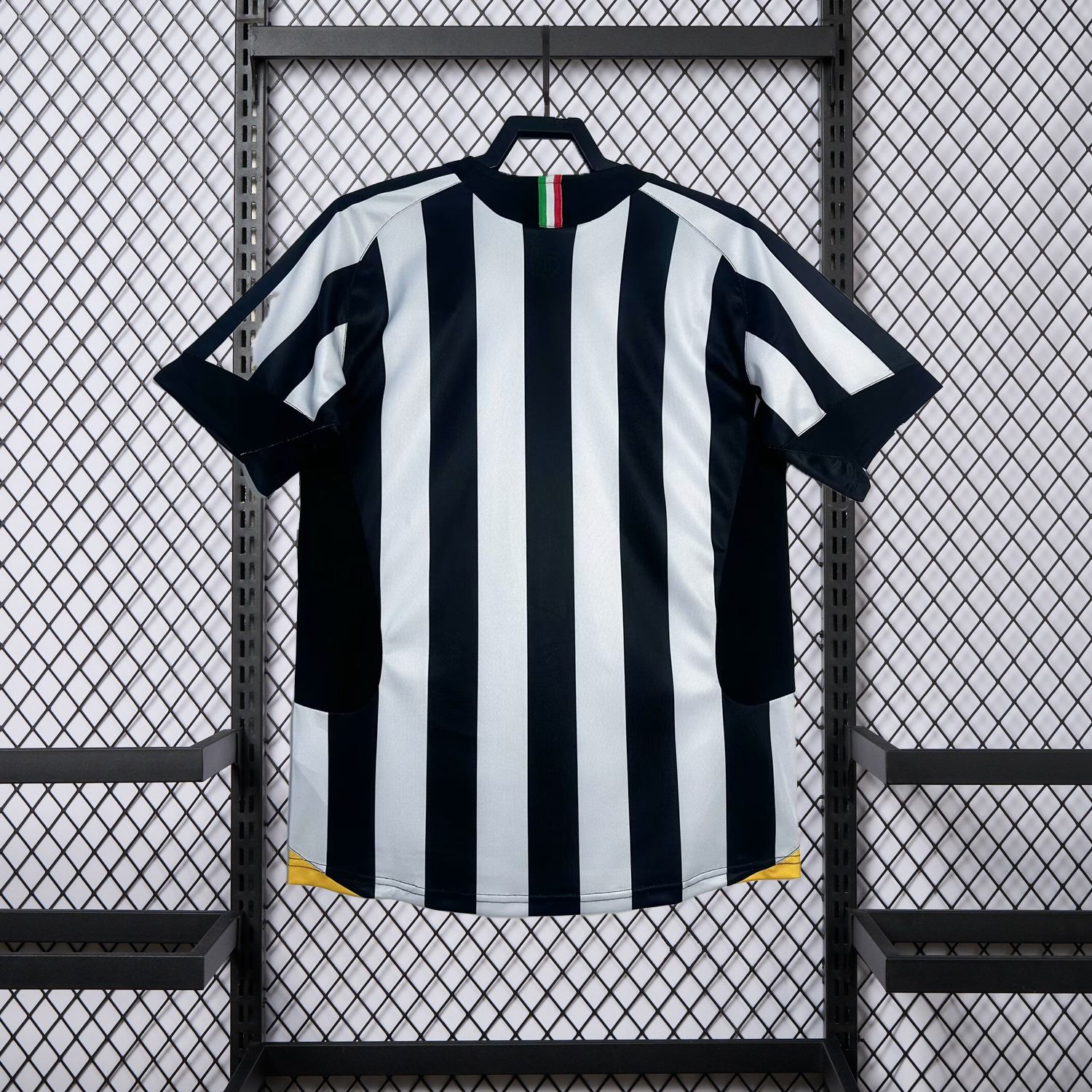 Unitedfootballkit.com | Retro Juventus 2005-06 Home Jersey -Customize Name, Number and Patch | Worldwide Shipping