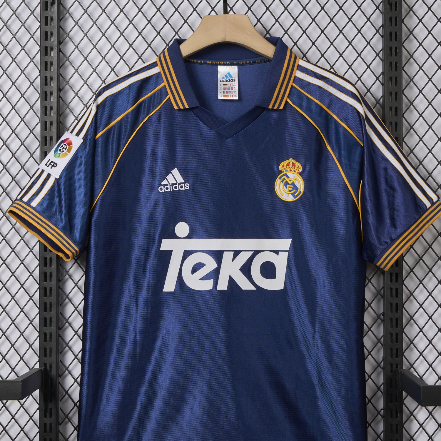 foot-Retro Real Madrid 1998-99 Third Jersey