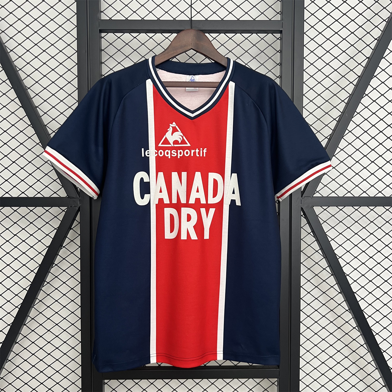 foot-Retro Paris Saint-Germain PSG 1974 Home Jersey