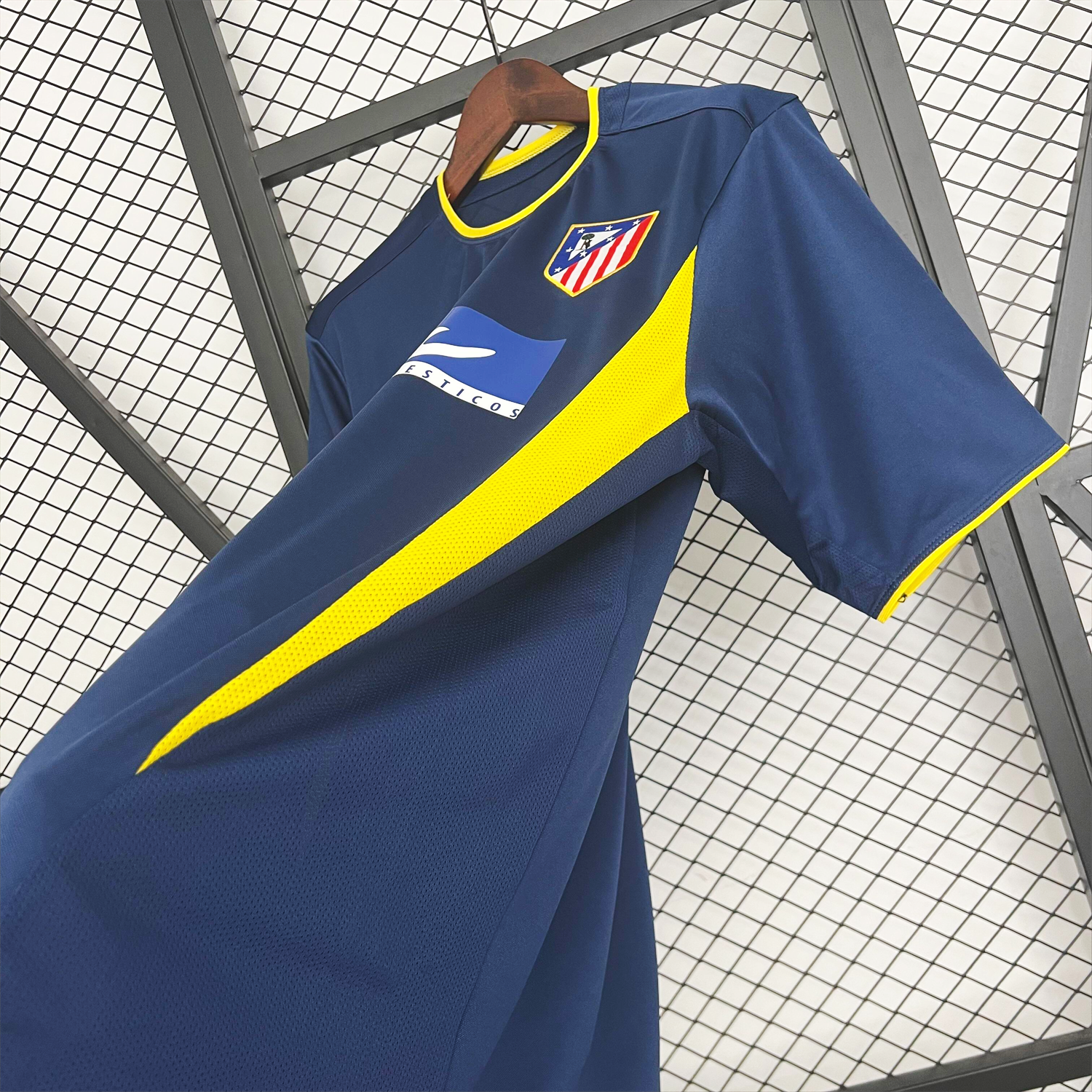 foot-Retro Atletico Madrid 2002-03 Away Jersey