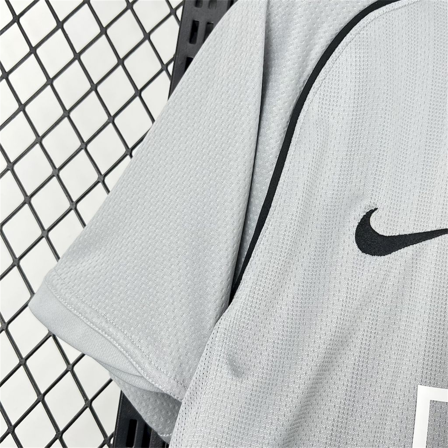 foot-Retro Manchester United 2007-08 Grey Goalkeeper Jersey