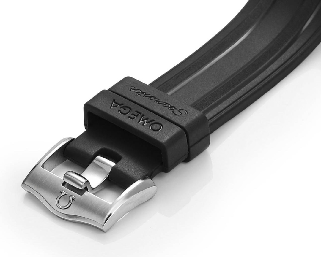 Omega Seamaster 300M 44mm Black Dial Back Steel Bezel Blue Rubber Strap 210.32.44.51.01.001