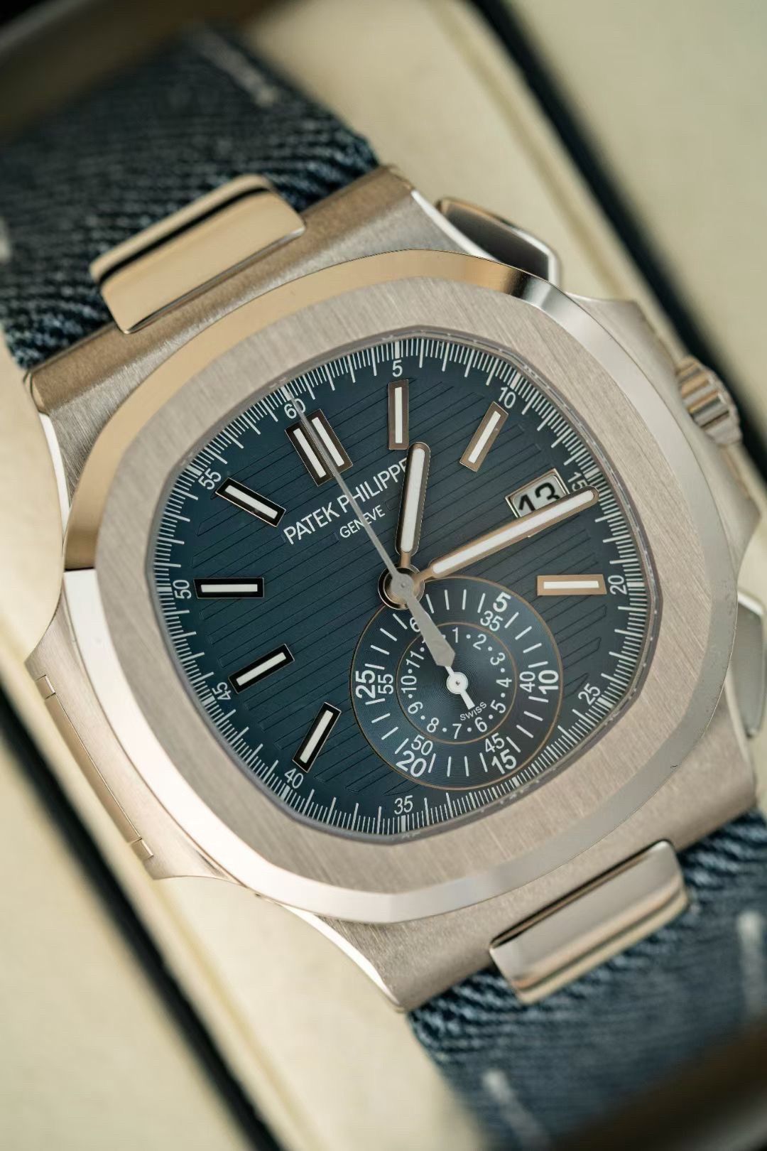 Patek Philippe Nautilus 5980/60G-001-fasswatch