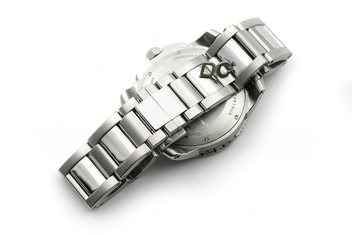 Calibre de Cartier Diver Blue Dial in Steel Bracelet-fasswatch