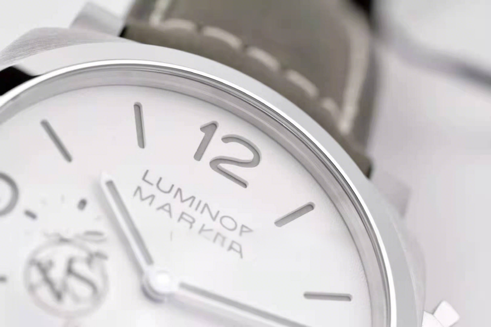 Panerai PAM1394 Luminor Marina 42mm-fasswatch