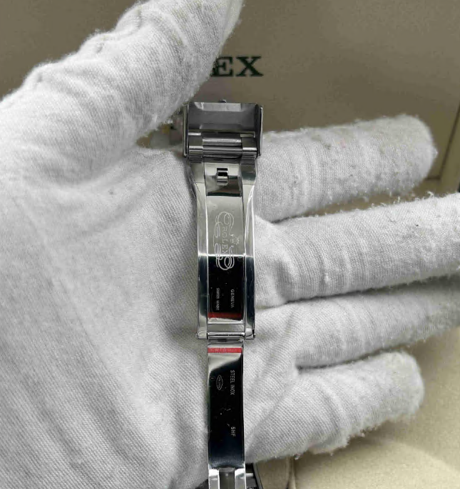 Clean Factory Rolex Submariner 116610LV “Hulk” Green Dial 40mm, Ceramic Bezel, 904L Steel, Best Edition 3135 Movement-fasswatch