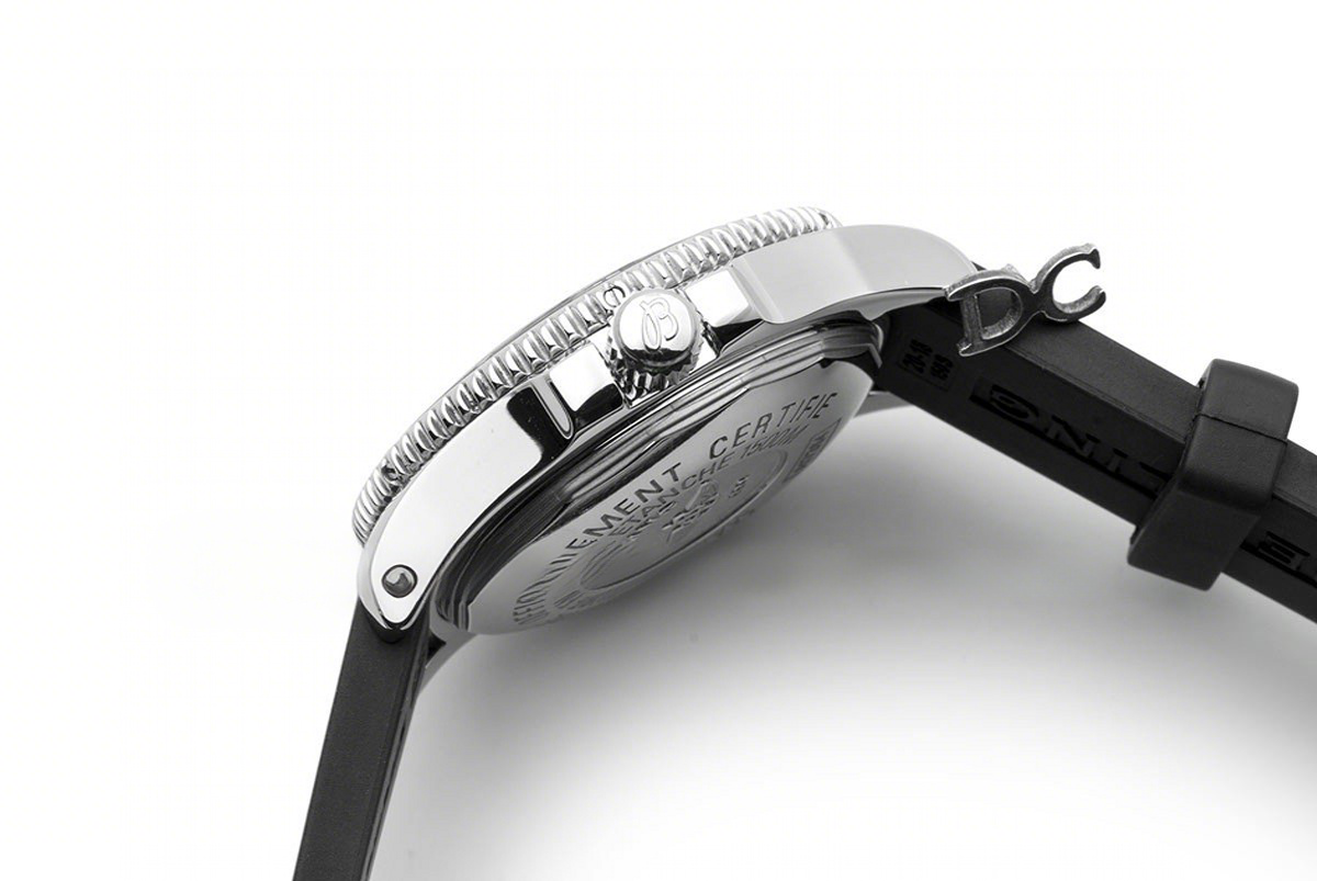 Breitling Superocean II 42 Black/Yellow Dial in Steel-fasswatch