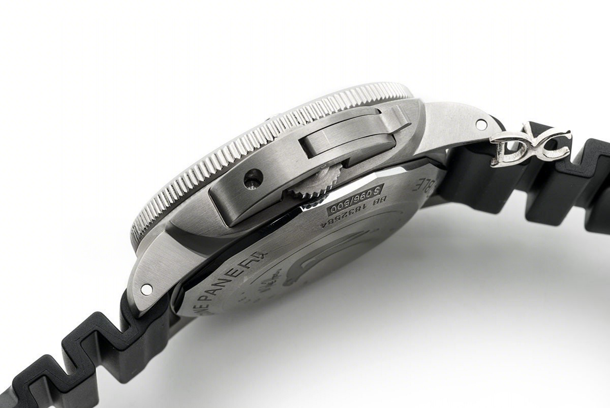 Panerai PAM719 Luminor Submersible 1950 3 Days GMT Titanium Pole2Pole Expedition-fasswatch