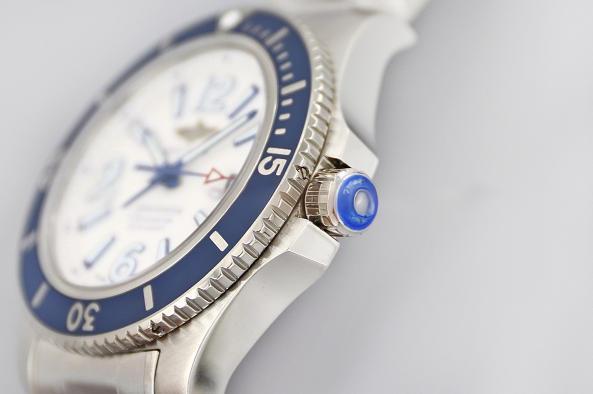 Breitling Superocean Automatic 44mm in White Dial on Blue Bezel-fasswatch