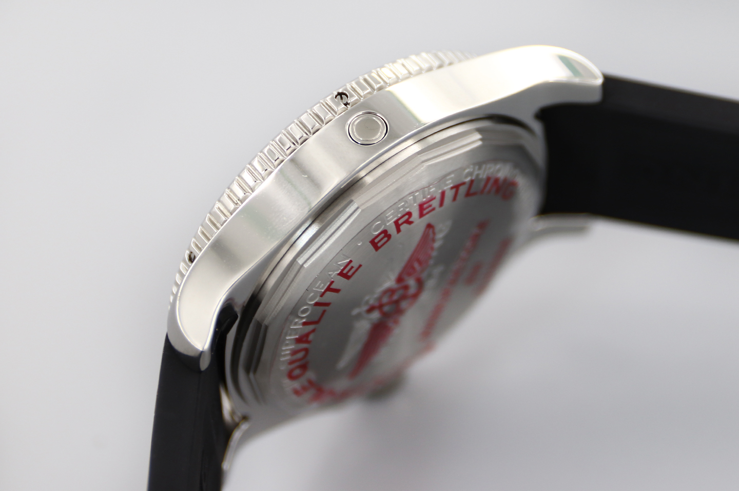 Breitling Superocean Automatic 44mm in Black Dial on Black Bezel on Rubber Strap-fasswatch