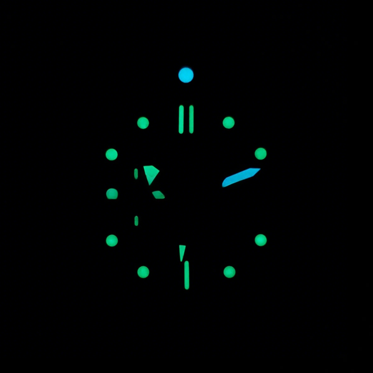 Panerai PAM1039 Submersible Luna Rossa 47mm-fasswatch