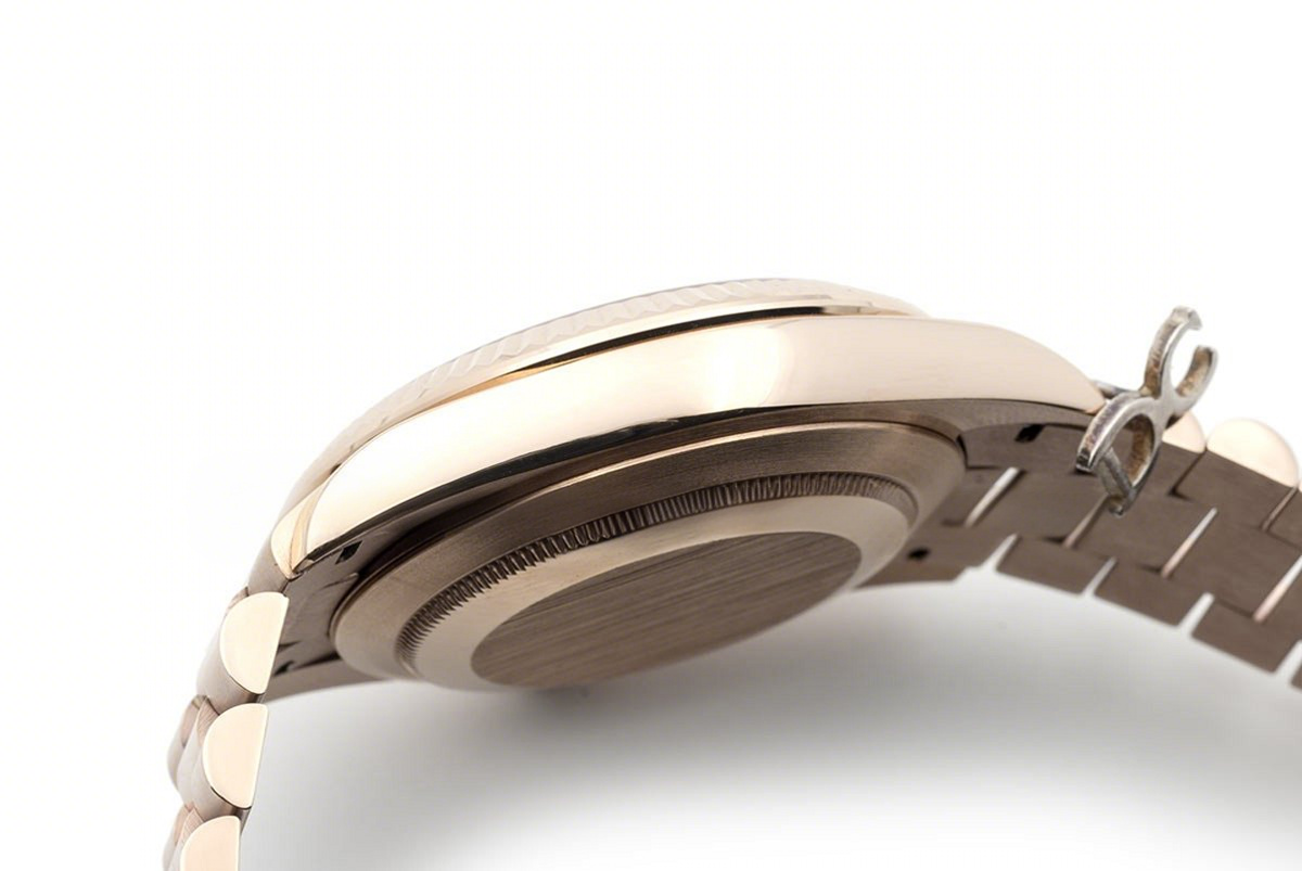 Rolex Day-Date 40 228235 White Dial in Everose Gold-fasswatch