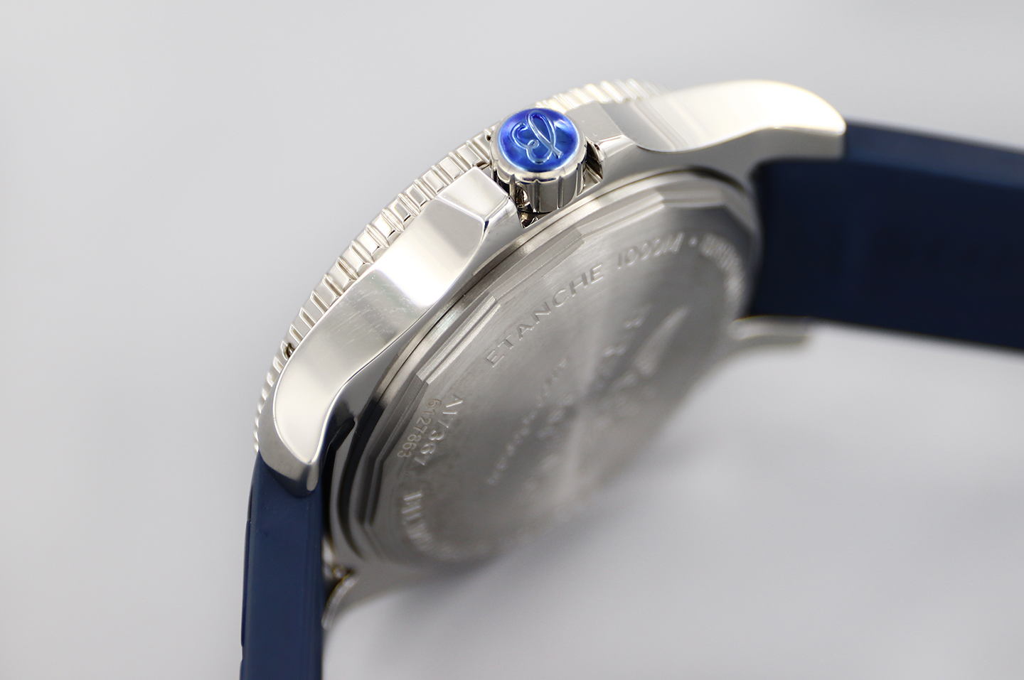 Breitling Superocean Automatic 44mm in White Dial on Blue Bezel on Rubber Strap-fasswatch