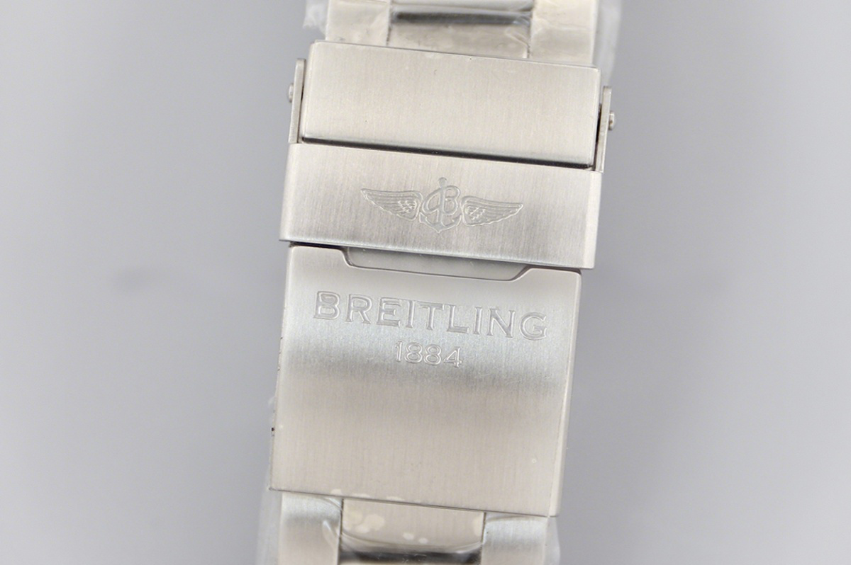 Breitling Superocean Automatic 44mm in White Dial on Blue Bezel-fasswatch