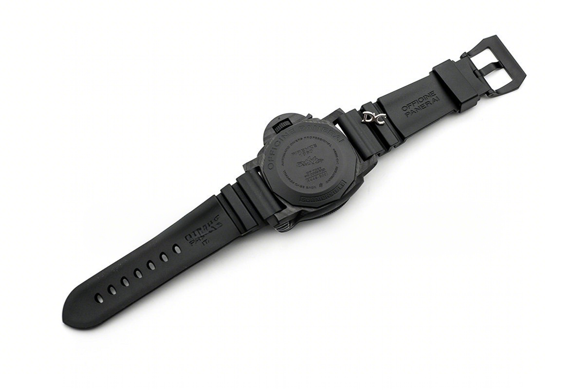 Panerai PAM616 Luminor Submersible Carbotech-fasswatch